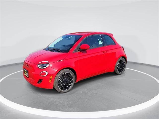 new 2024 FIAT 500e car