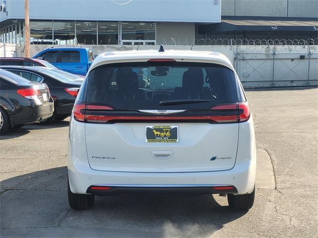 new 2025 Chrysler Pacifica Hybrid car, priced at $43,388