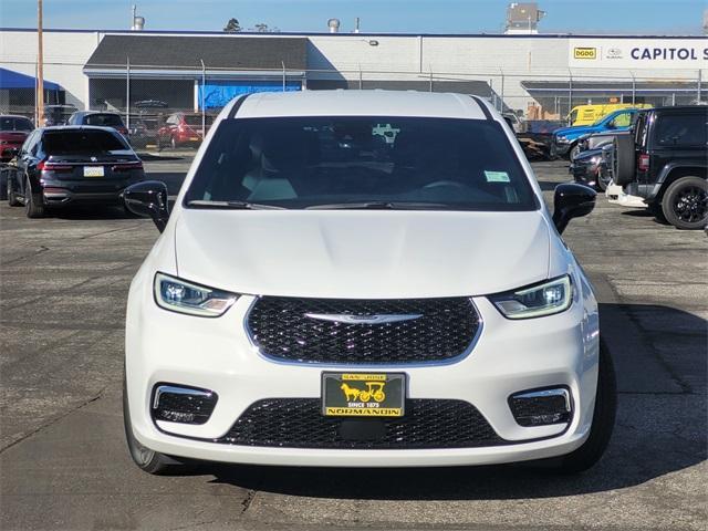 new 2025 Chrysler Pacifica Hybrid car, priced at $43,388