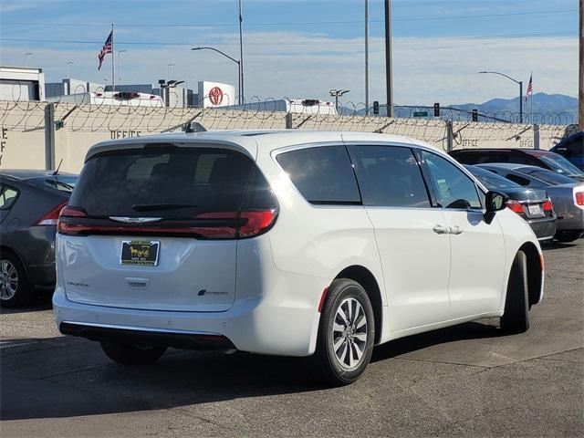 new 2025 Chrysler Pacifica Hybrid car, priced at $43,388