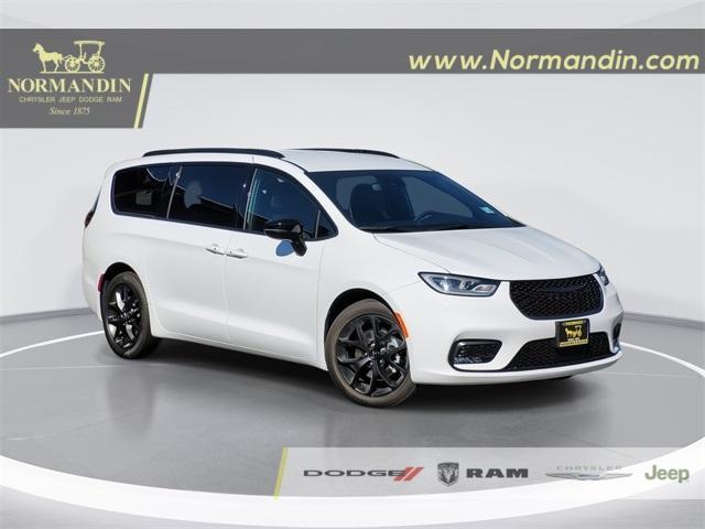 new 2024 Chrysler Pacifica car