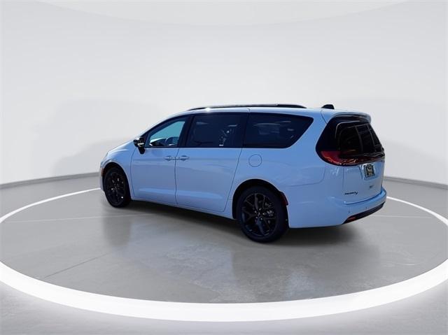 new 2024 Chrysler Pacifica car