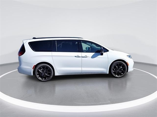 new 2024 Chrysler Pacifica car