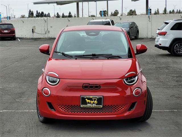 new 2024 FIAT 500e car