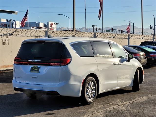 new 2025 Chrysler Pacifica car