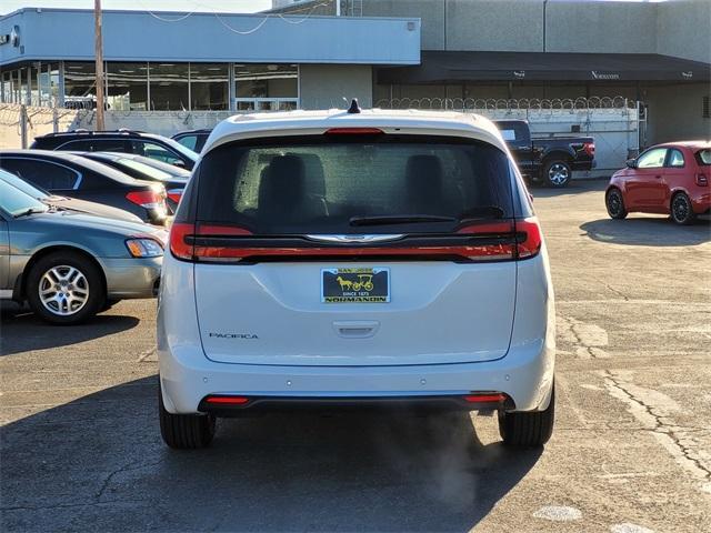 new 2025 Chrysler Pacifica car