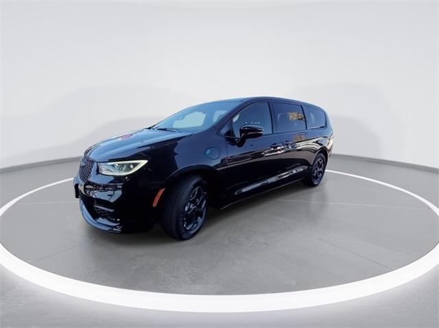 used 2022 Chrysler Pacifica Hybrid car, priced at $28,988