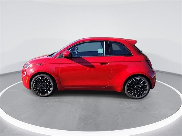 new 2024 FIAT 500e car