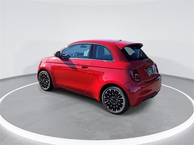 new 2024 FIAT 500e car