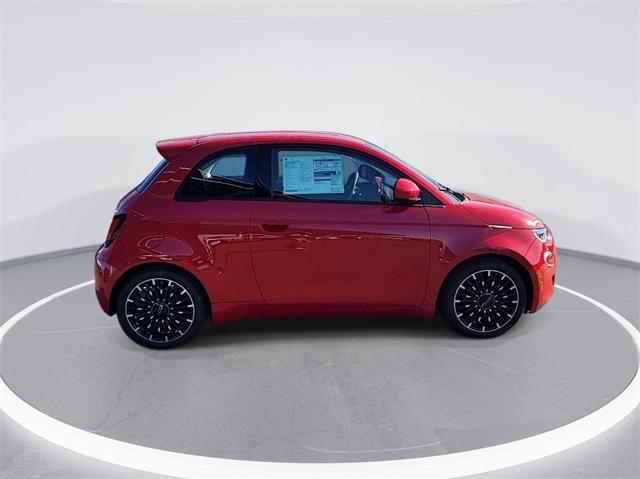 new 2024 FIAT 500e car