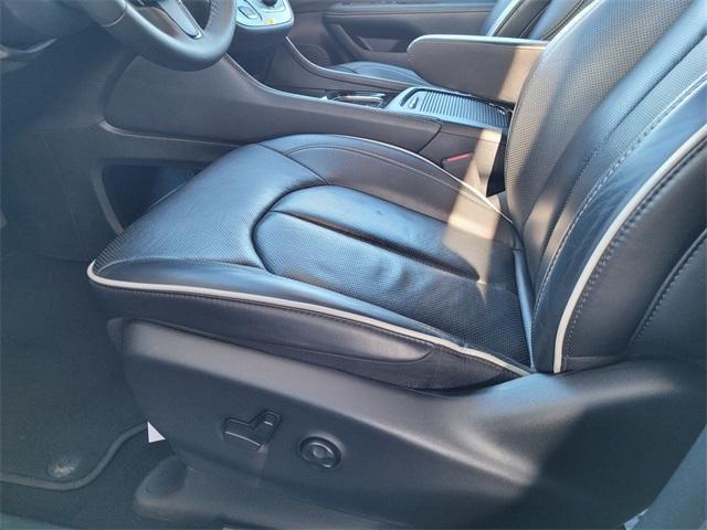 used 2025 Chrysler Pacifica car, priced at $39,600