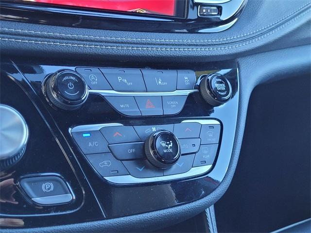 used 2025 Chrysler Pacifica car, priced at $39,600