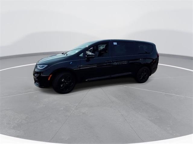 new 2023 Chrysler Pacifica Hybrid car, priced at $45,225