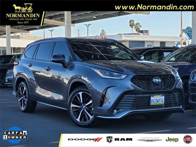 used 2021 Toyota Highlander car, priced at $38,400