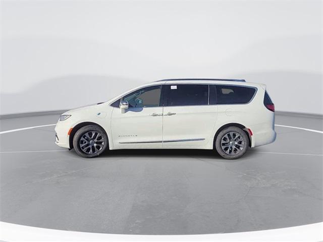 new 2024 Chrysler Pacifica Hybrid car