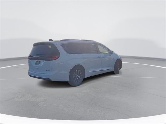 new 2024 Chrysler Pacifica Hybrid car