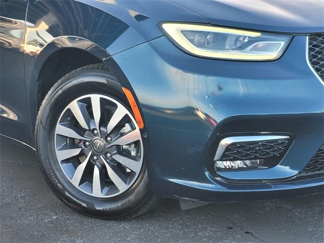 used 2021 Chrysler Pacifica Hybrid car, priced at $24,998