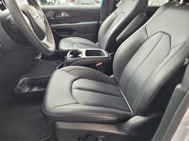 used 2025 Chrysler Pacifica car, priced at $34,900