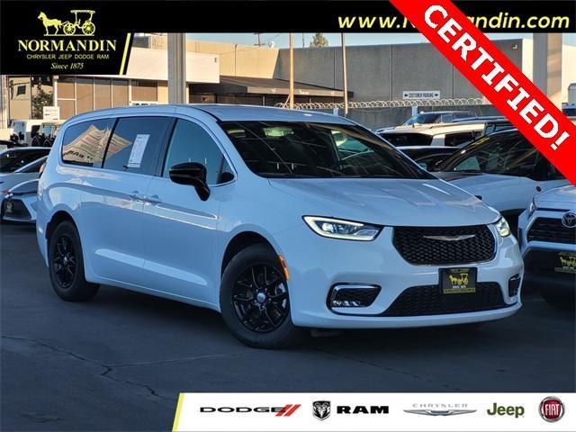 used 2025 Chrysler Pacifica car, priced at $31,900