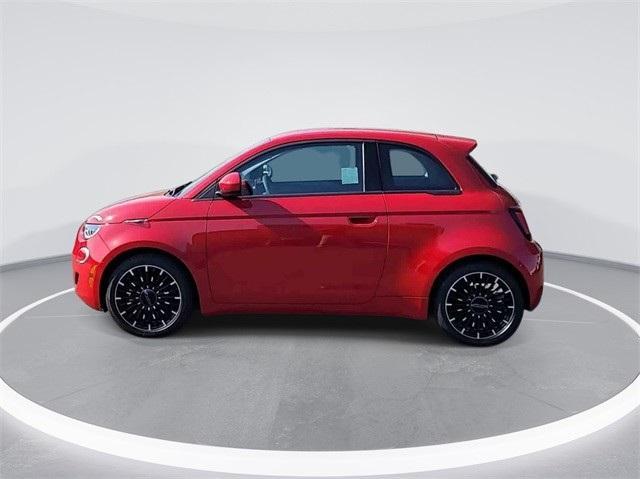 new 2024 FIAT 500e car