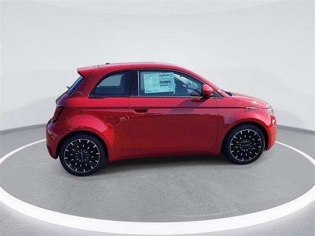 new 2024 FIAT 500e car