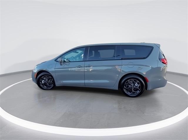 used 2022 Chrysler Pacifica Hybrid car, priced at $28,800