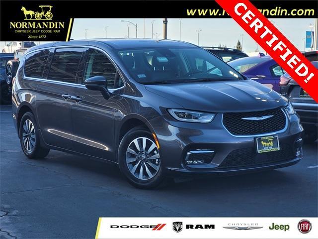 used 2023 Chrysler Pacifica Hybrid car, priced at $25,800