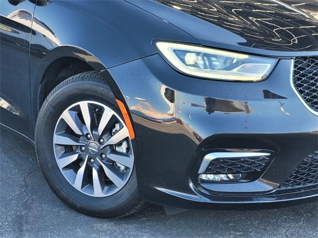 used 2023 Chrysler Pacifica Hybrid car, priced at $26,900