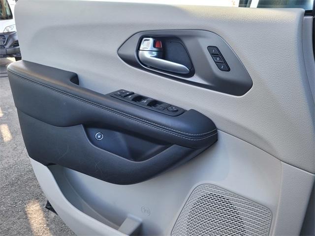 used 2023 Chrysler Pacifica Hybrid car, priced at $26,900