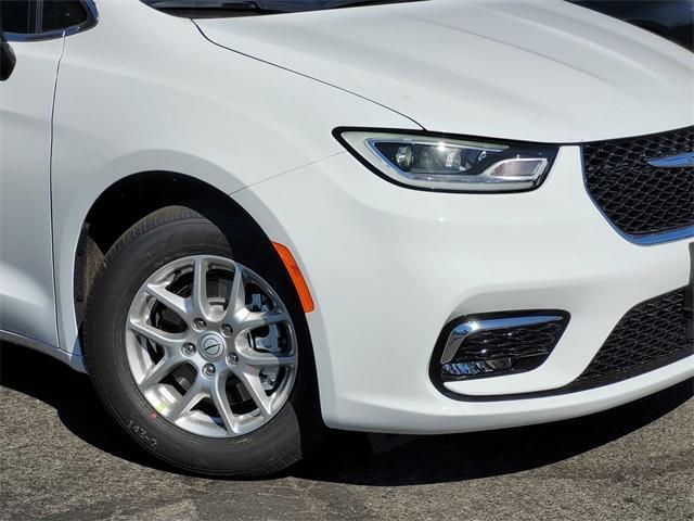 new 2025 Chrysler Pacifica car