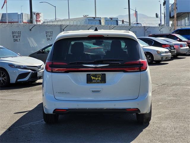 new 2025 Chrysler Pacifica car
