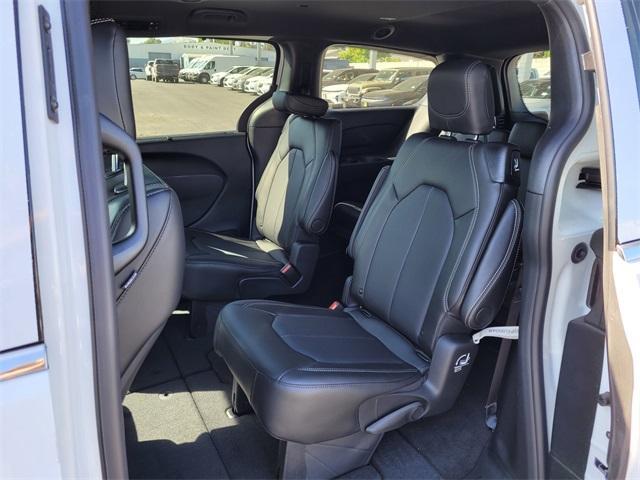 new 2025 Chrysler Pacifica car
