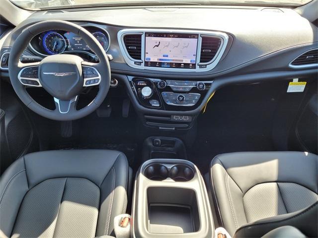 new 2025 Chrysler Pacifica car