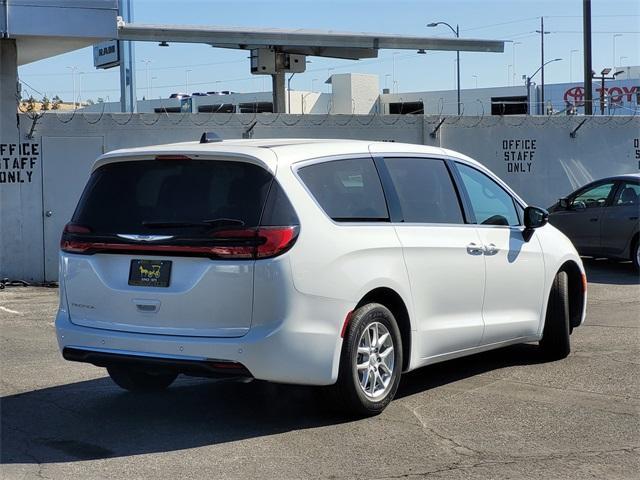 new 2025 Chrysler Pacifica car