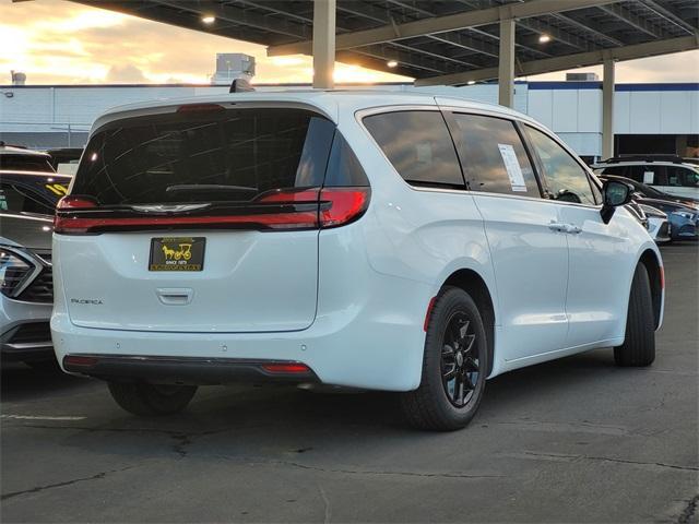 used 2025 Chrysler Pacifica car, priced at $33,400