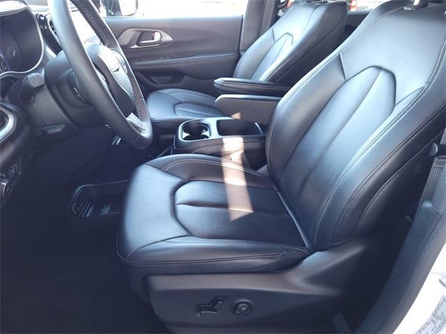 used 2025 Chrysler Pacifica car, priced at $33,400