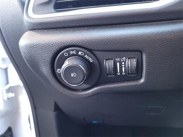 used 2025 Chrysler Pacifica car, priced at $33,400