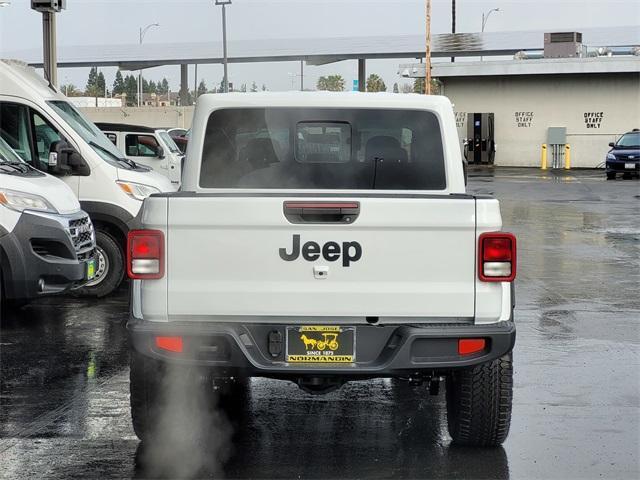 new 2025 Jeep Gladiator car