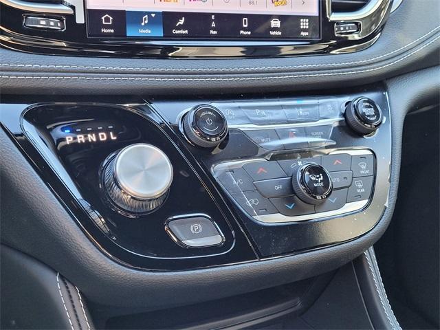new 2025 Chrysler Pacifica car