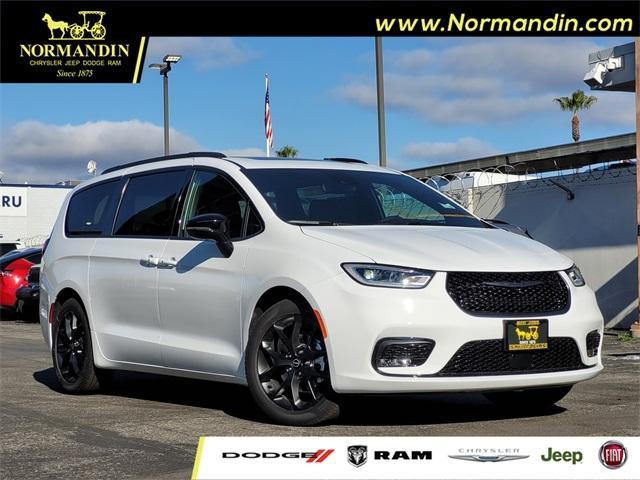new 2025 Chrysler Pacifica car