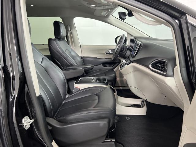 used 2024 Chrysler Pacifica car, priced at $34,934