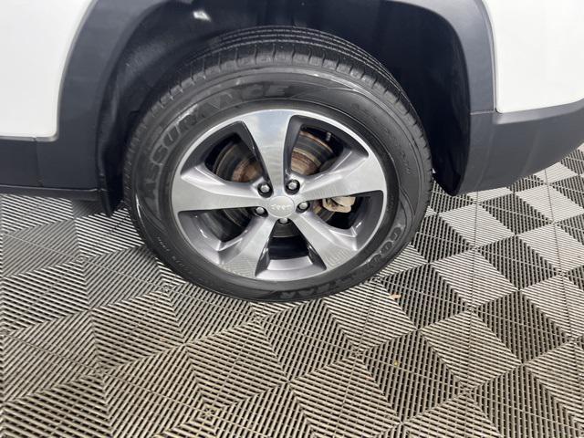 used 2019 Jeep Cherokee car, priced at $19,673
