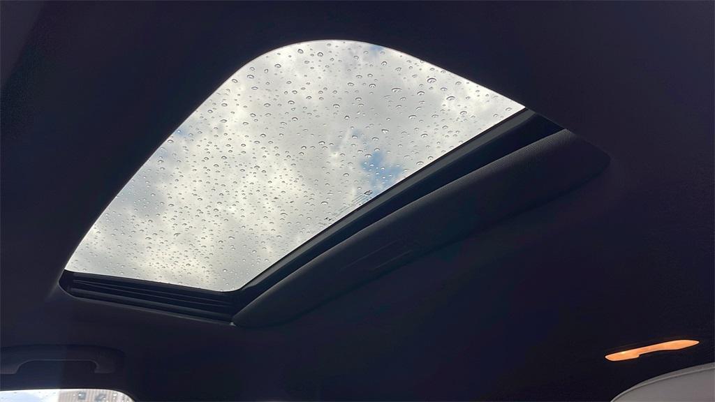 new 2025 Buick Envista car, priced at $30,585