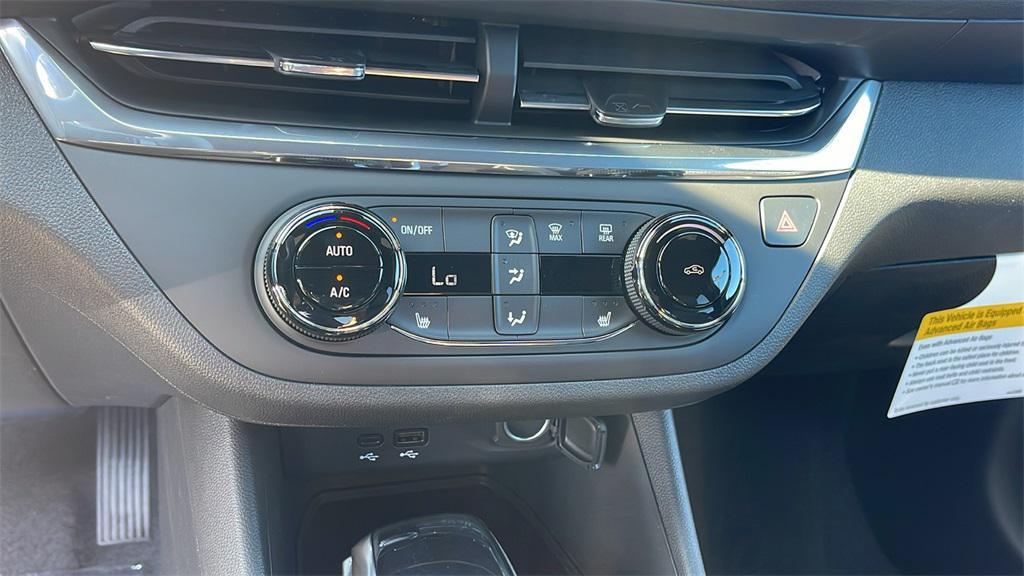 new 2025 Buick Envista car, priced at $23,995