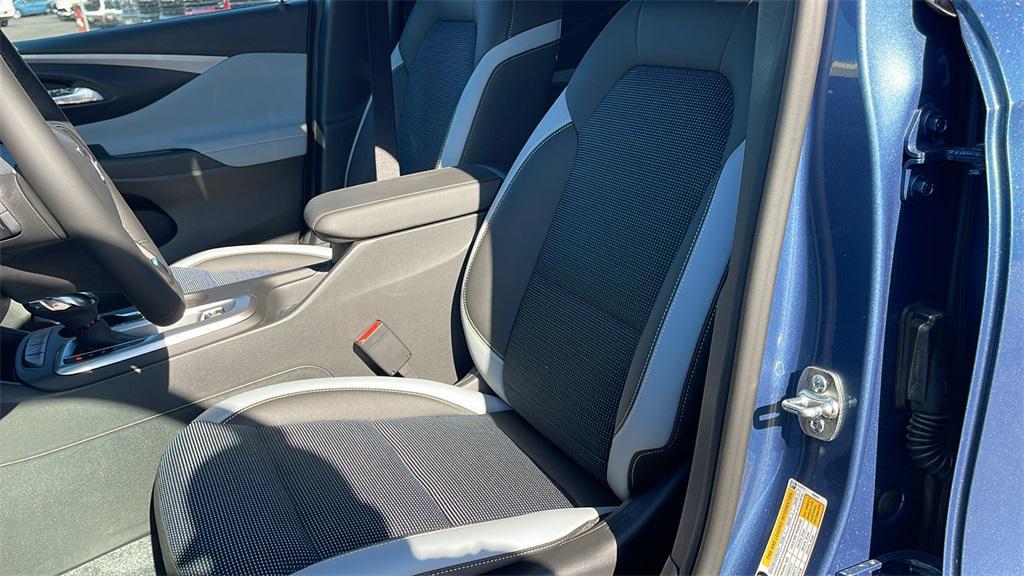 new 2025 Buick Envista car, priced at $23,995