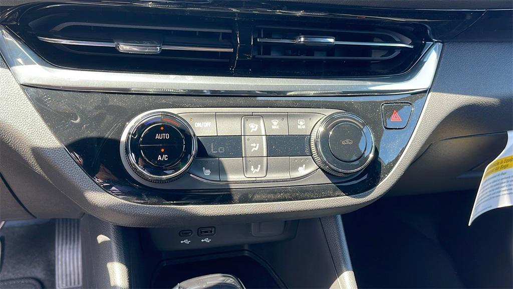 new 2025 Buick Envista car, priced at $26,590