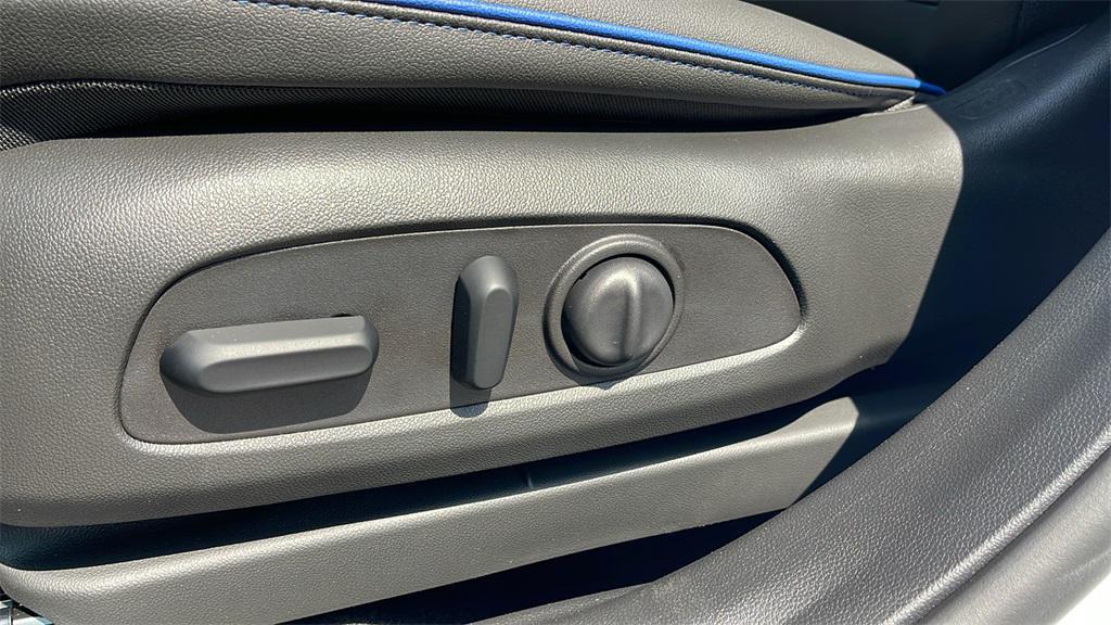 new 2025 Buick Envista car, priced at $26,590