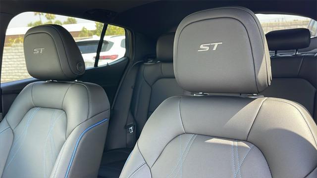 new 2025 Buick Envista car, priced at $29,570