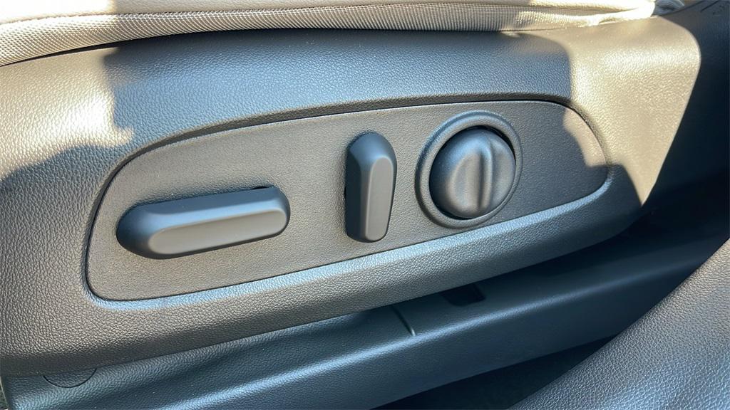 new 2025 Buick Envista car, priced at $30,995