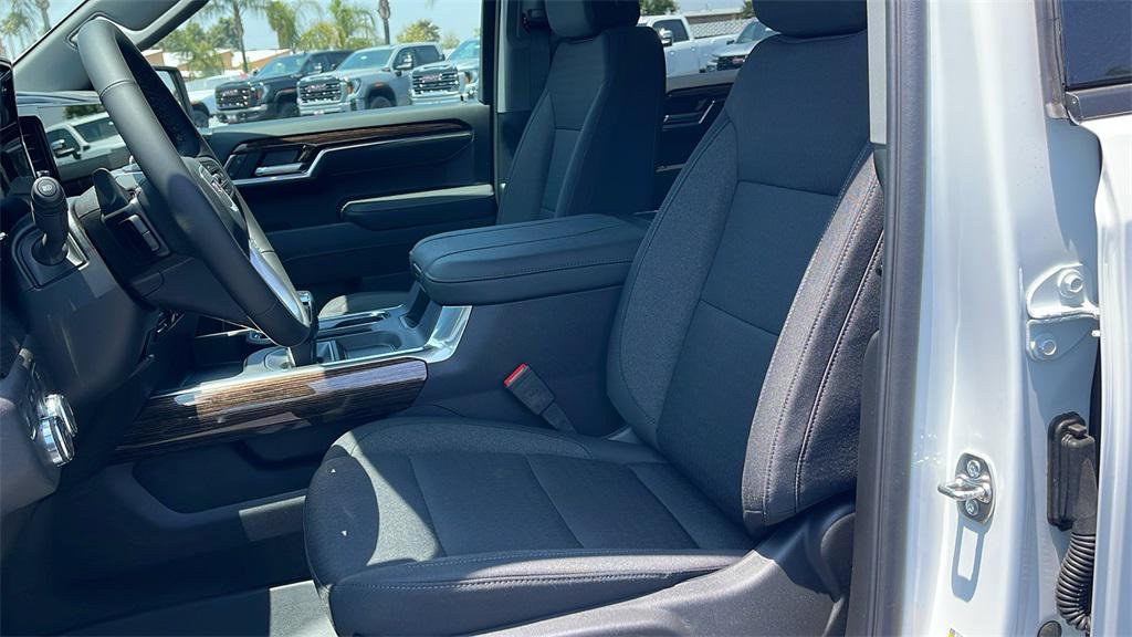 new 2025 GMC Sierra 1500 car, priced at $58,995